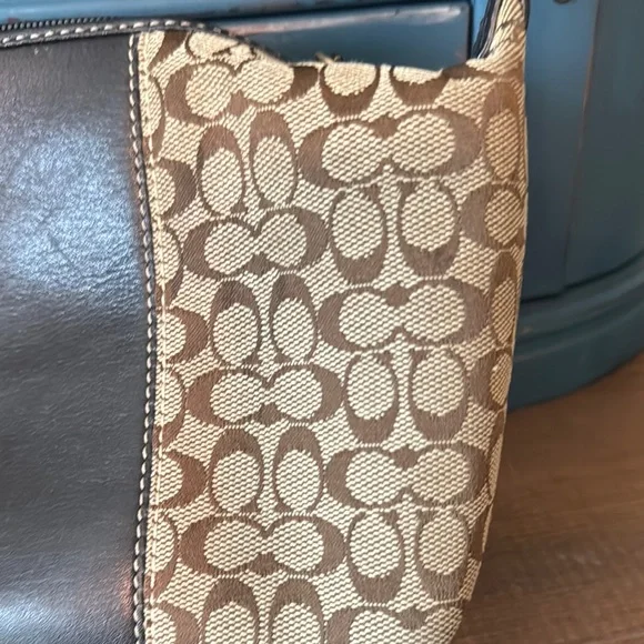 ๐๐ป๐๐คCoach Brown and tan mini Bag with Signature - Picture 7 of 15